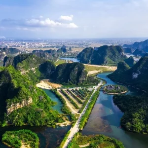 Phong Nha To Ninh Binh Luxury Car - Hue Private Taxi