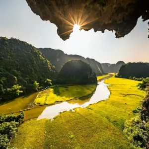 Dong Hoi To Ninh Binh Luxury Car Transfer - Hue Private Taxi