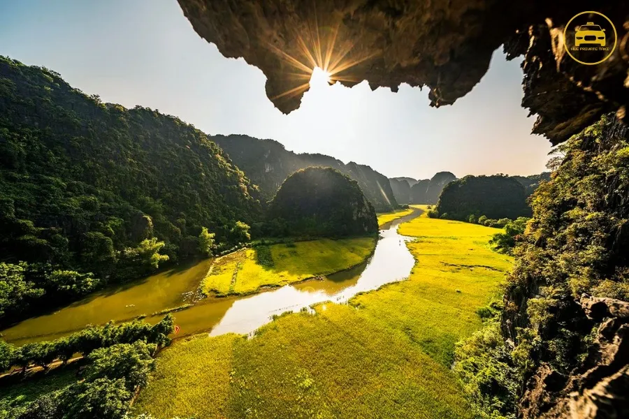 Dong Hoi To Ninh Binh Luxury Car Transfer - Hue Private Taxi