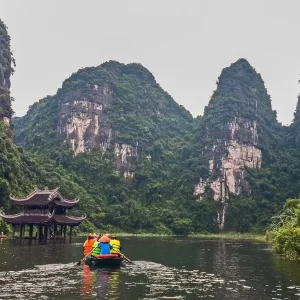 Dong Hoi To Ninh Binh By Luxury Car Transfer - Hue Private Taxi