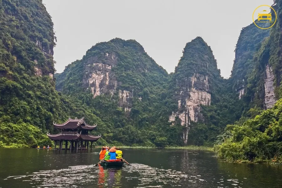 Dong Hoi To Ninh Binh By Luxury Car Transfer - Hue Private Taxi