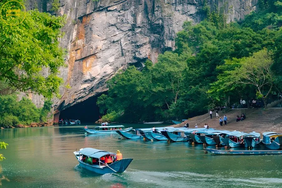Hoi An To Phong Nha Limousine - Hue Private Car